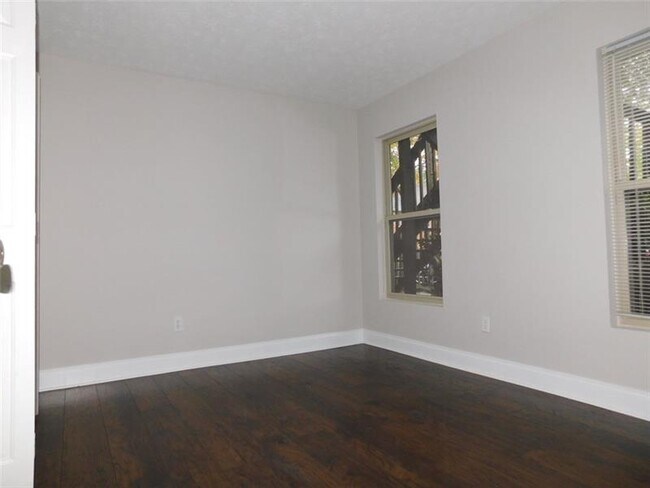 Building Photo - 403 Bedfort Dr.