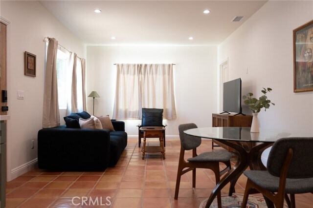 Foto del edificio - 613 W Olive Ave