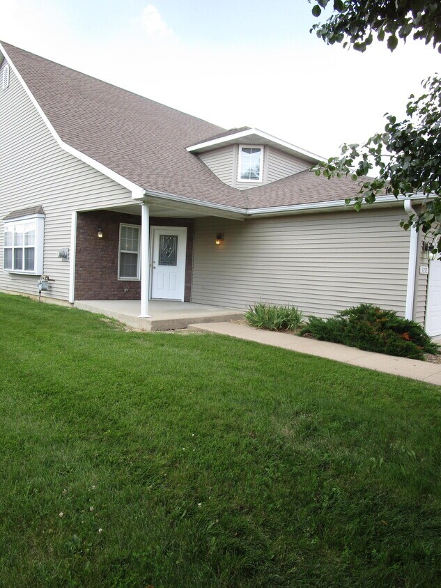 3252 Wind River Cir, Columbia, MO 65203 Townhome Rentals in Columbia MO