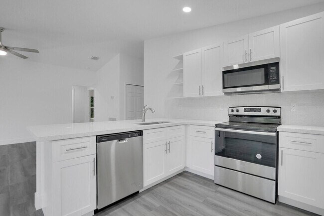 Building Photo - 8003 Hibiscus Rd