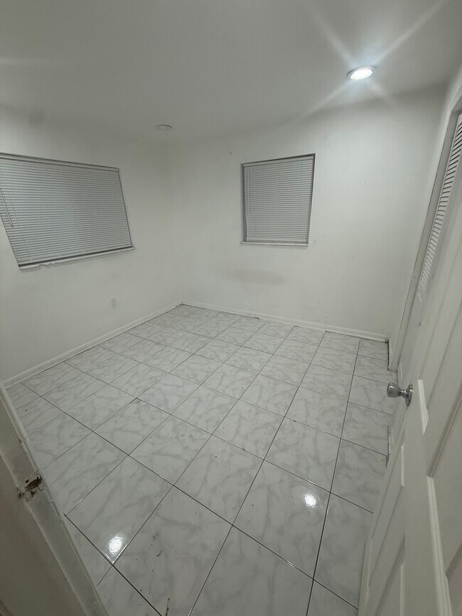 Foto del edificio - 1608 NW 58th Ter