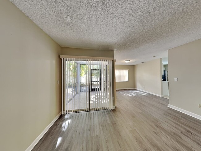 Building Photo - 833 NW 98th Ave