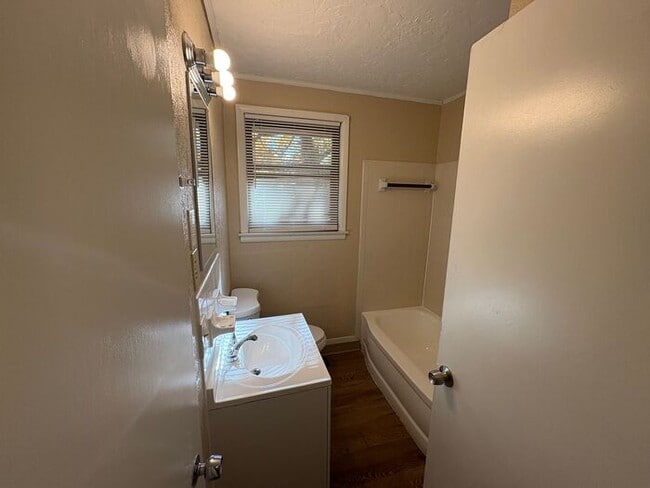 Foto del edificio - Donelson 3 Bedroom, 1 Bath House