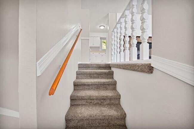 Foto del edificio - Spacious 5-Bedroom Home in Paradise Hills ...