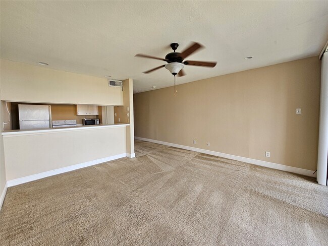 Foto del edificio - 12600 Melville Dr