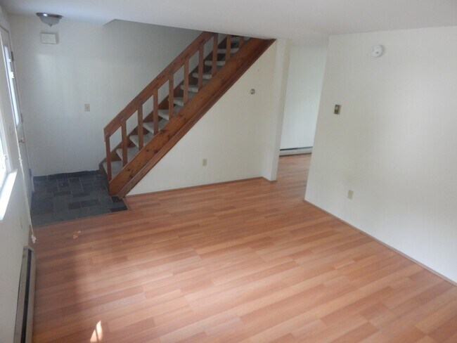 Building Photo - 207 Foxcroft Cir