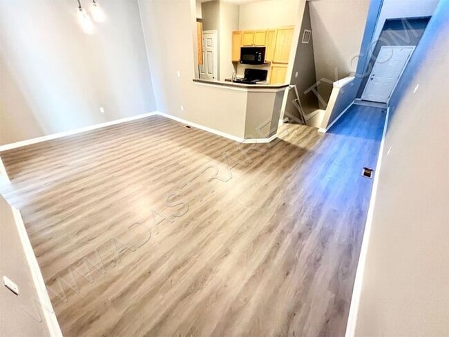 Building Photo - Beautiful and Spacious Olathe West Townhom...