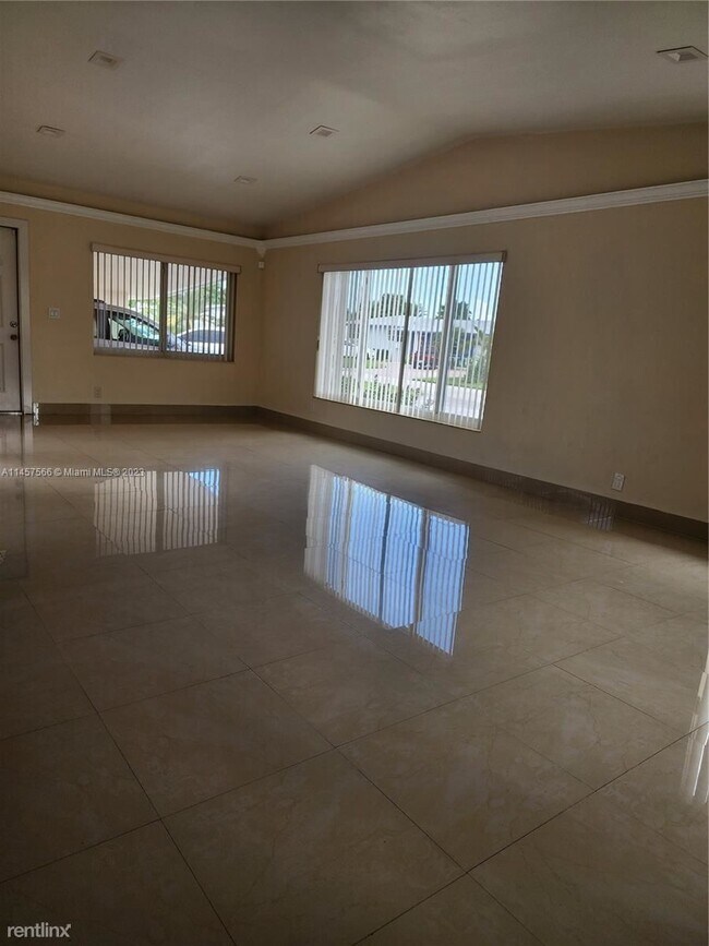 Foto del edificio - 3 br, 2 bath House - 7031 SW 16th St