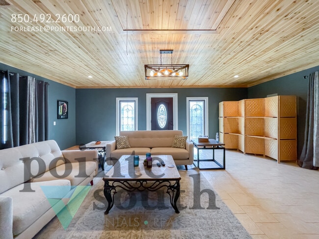 Building Photo - Spanish Cove 3BD/2BA - available furnished!
