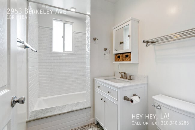 Building Photo - Remodeled Open Concept |  One Bedroom | Si...