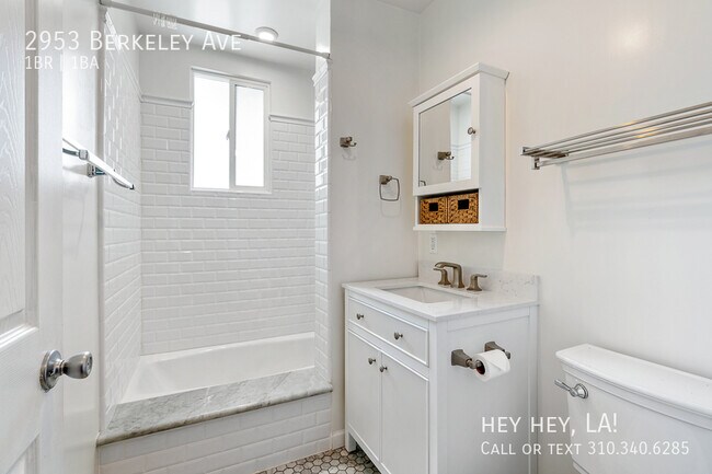 Foto del edificio - Remodeled Open Concept |  One Bedroom | Si...