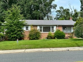 Building Photo - 704 Griffin Blvd