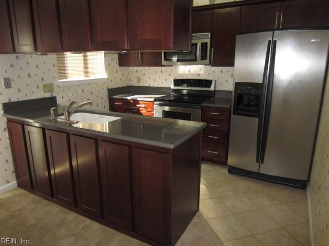 Building Photo - 811 Housman Ct