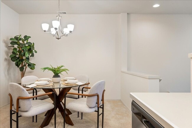 Building Photo - 2bd/1.75ba Sammamish Townhome