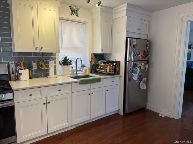 Foto del edificio - 93 Jackson Ave