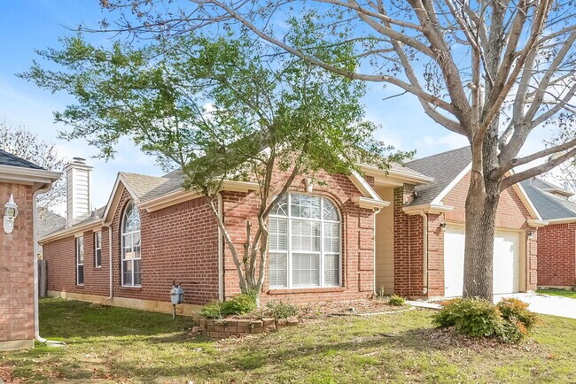 Building Photo - 802 Lake Bridge Dr