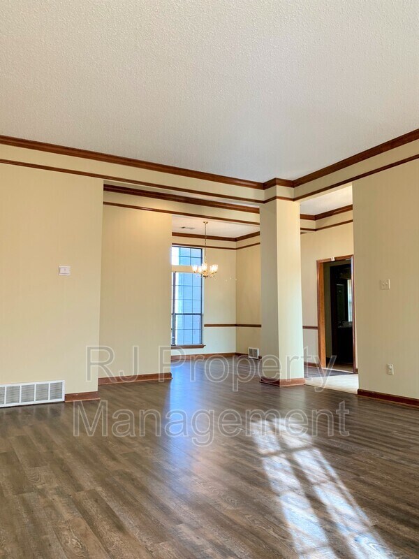 Foto del edificio - 6678 Spencer Forest Cove W