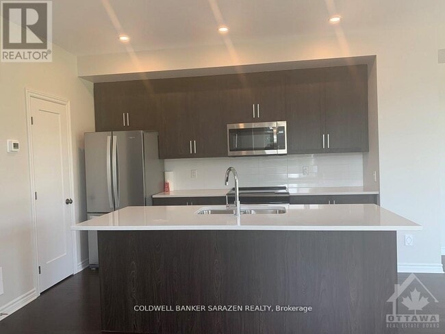 Building Photo - 808 CAP DIAMANT WAY