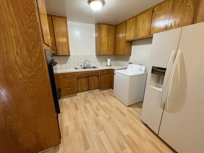 Kitchen - 2207 Carnegie Ln