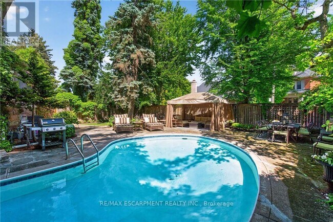 Photo du bâtiment - 74 Oak Knoll Dr
