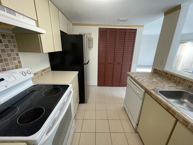 Foto del edificio - 370 NW 85th Ct