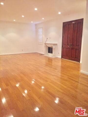 Primary Photo - 109 S Swall Dr