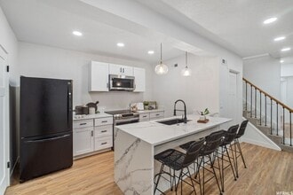 Building Photo - 5590 S Edgewood Cir