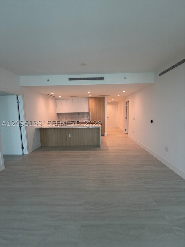 Building Photo - 2411 Laguna Cir