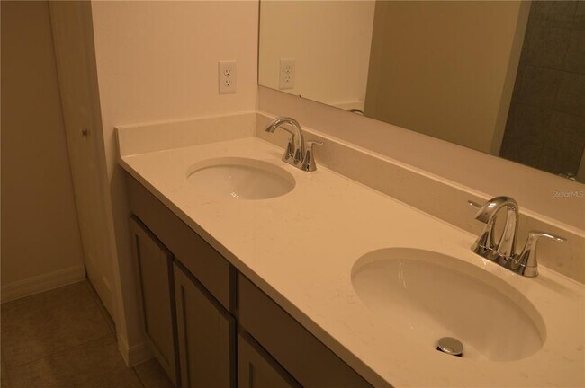 Foto del edificio - 4054 Collegiate Blvd