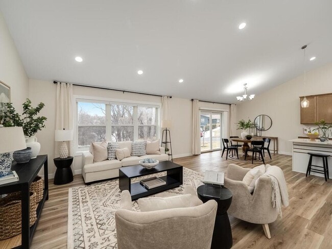 Foto del edificio - 15110 Eileen Cir