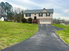 Building Photo - 120 Meadowlark Drive