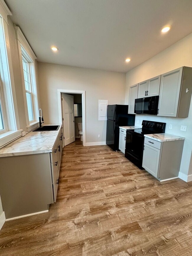 Building Photo - Modern 1 Bedroom! AVAILABLE NOW!