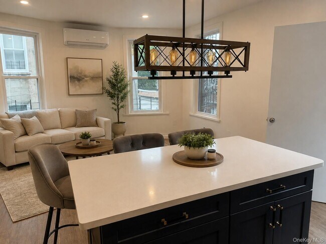 Foto del edificio - 647 E 229th St