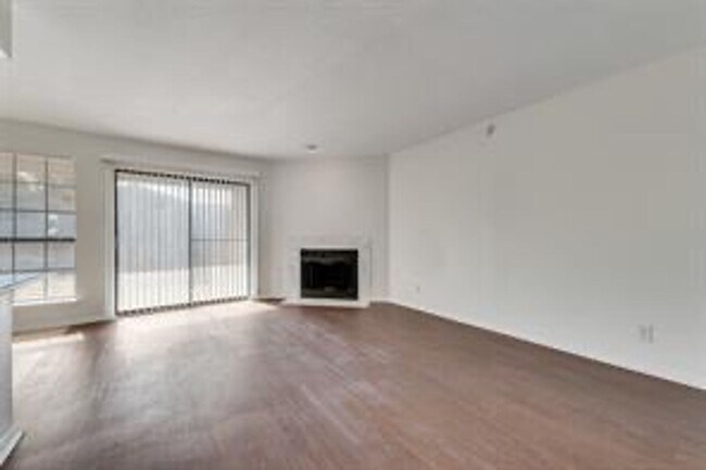 Foto del edificio - Updated 2 Bed, 2 Bath Condo – Walk to Lake Ray Hubbard!