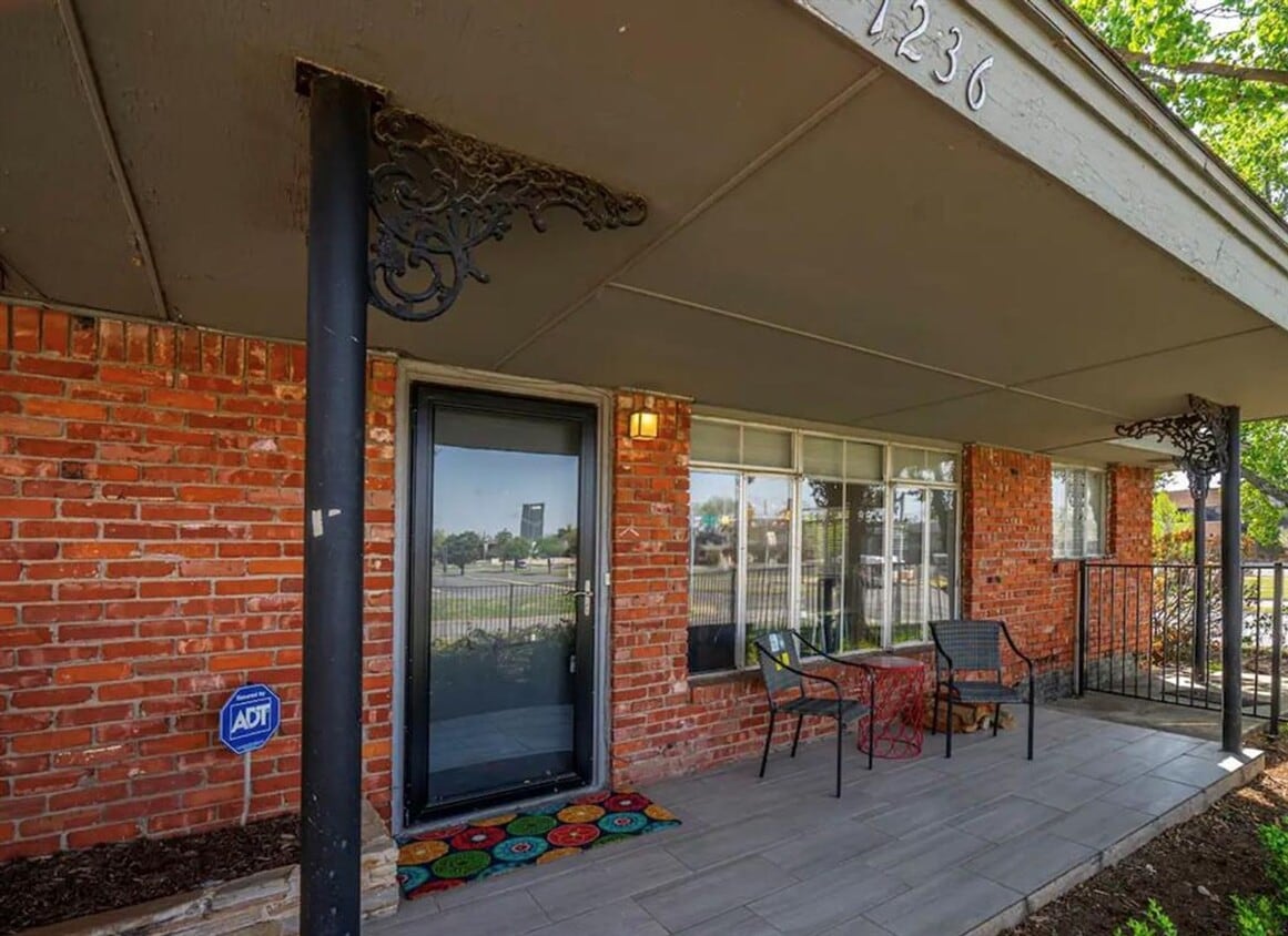 Building Photo - Move in special + Duplex in Heart of OKC