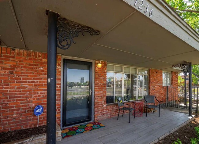 Foto del edificio - Duplex for rent in heart of OKC + Fully Fu...