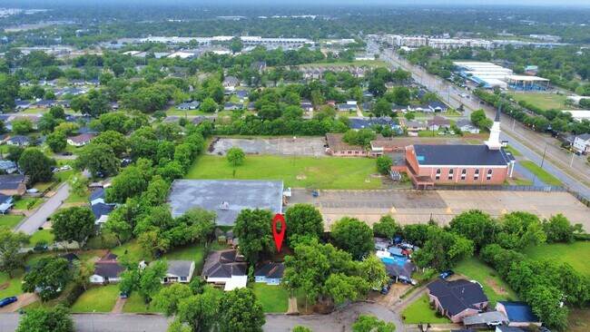 Foto del edificio - 5118 Ditmas Ln