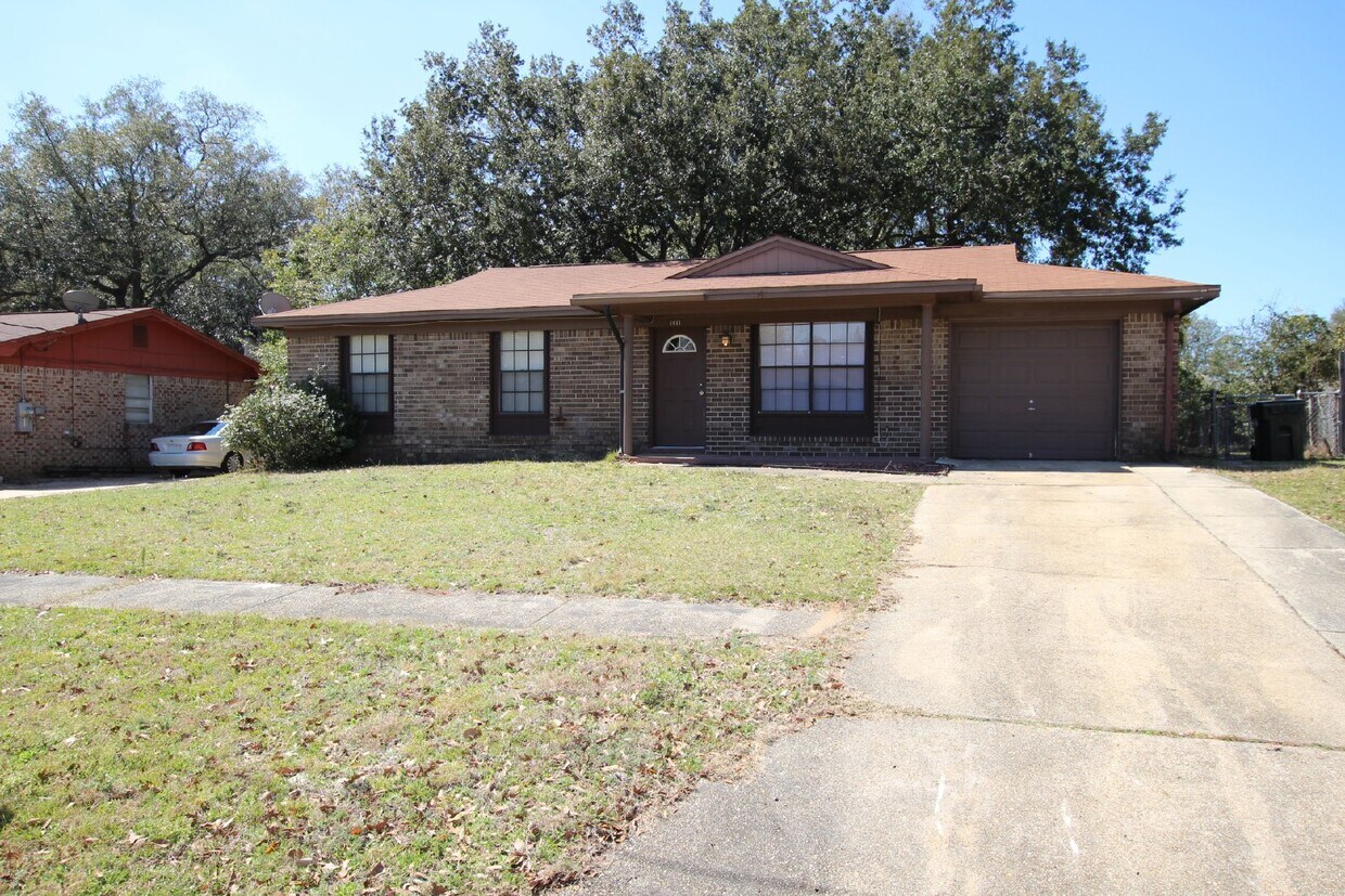 Primary Photo - Lovely Brick Home with 3 Bedrooms, 2 Baths...