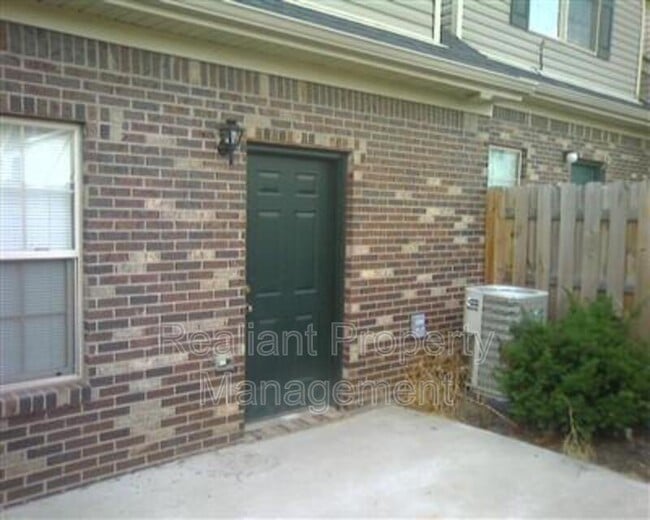 Building Photo - 104 Florence Ct