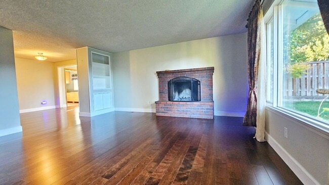 Building Photo - Charming 4 Bed 2 Bath Rambler with Office/Den in Benson Hilll, Renton WA.