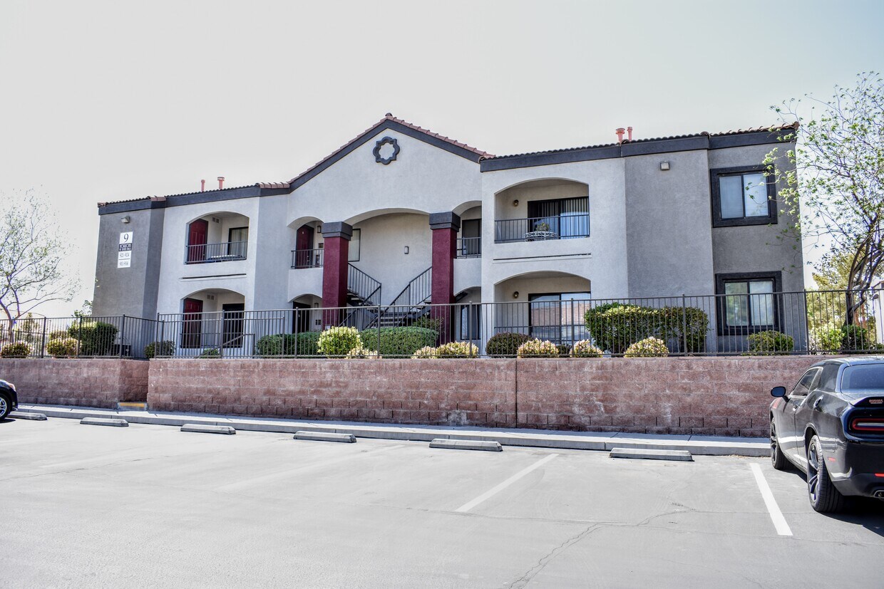 Foto principal - 950 Seven Hills Dr