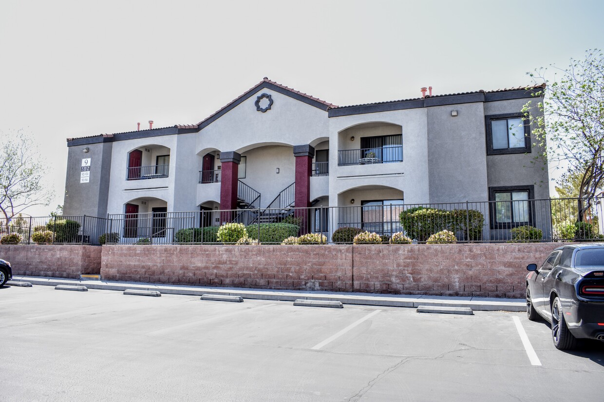 Primary Photo - 950 Seven Hills Dr