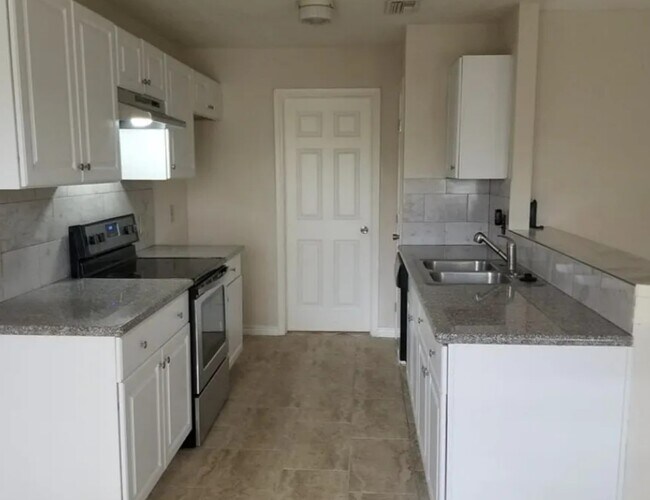 Foto del edificio - 4327 Townes Forest Rd