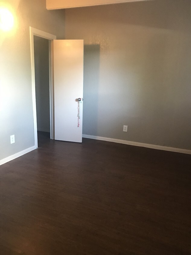 Foto principal - 715 N Lancaster Ave