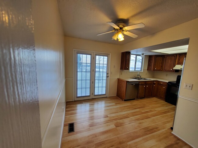 Dining Area - 1020 Springtree Dr