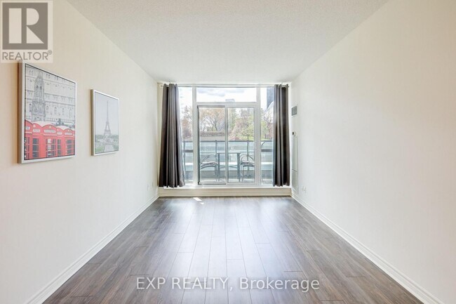 Photo du bâtiment - 25 Lower Simcoe St
