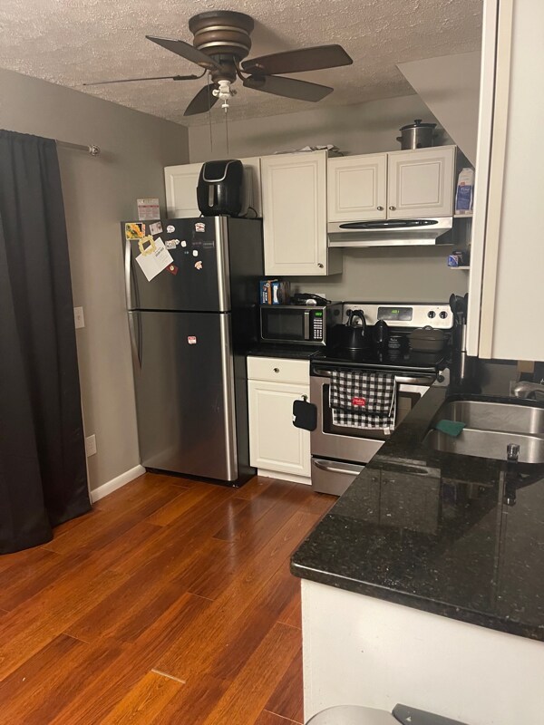 Foto del edificio - 7806 Barkwood Dr