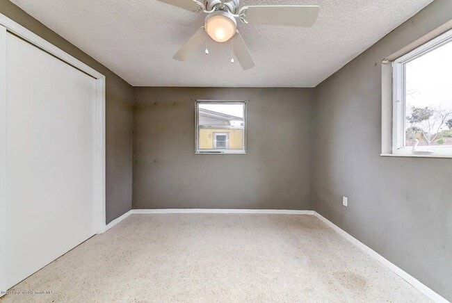 Building Photo - Pawling Ave