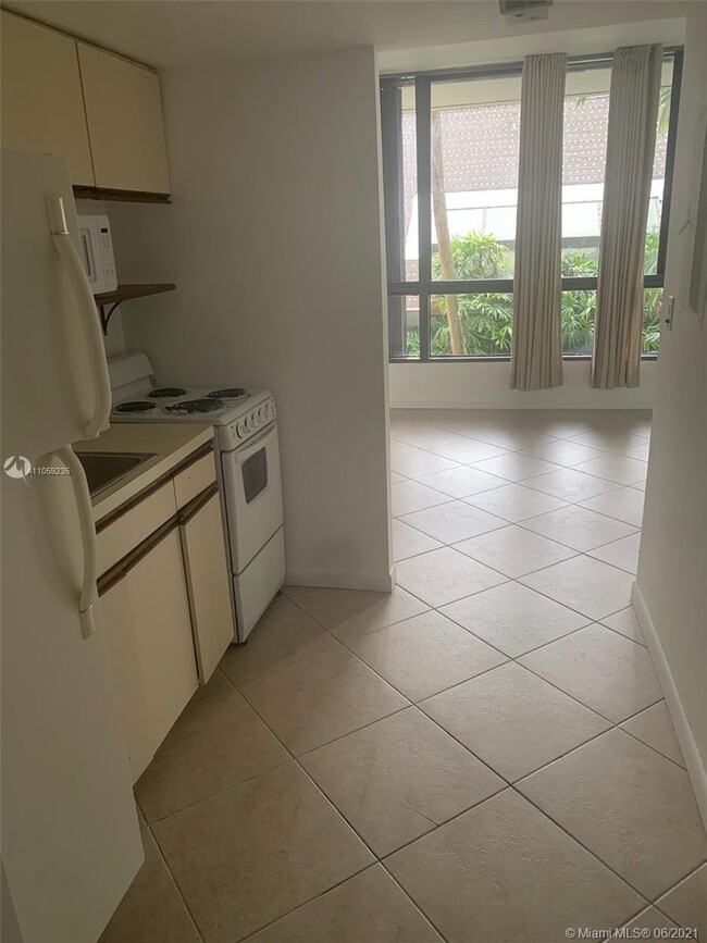 Building Photo - 520 Brickell Key Dr