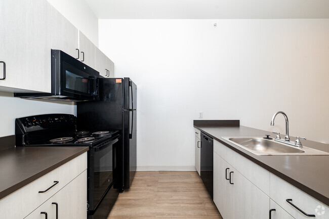 2BR, 2BA - 743SF - Kitchen - Aero